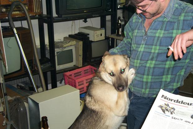 Der Meister mit Superhund Alex