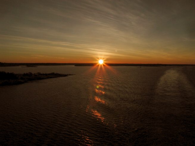 Sonnenuntergang zwischen den �land-Inseln