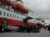 Hurtigrutenbegegnung im Hafen von Rrvik